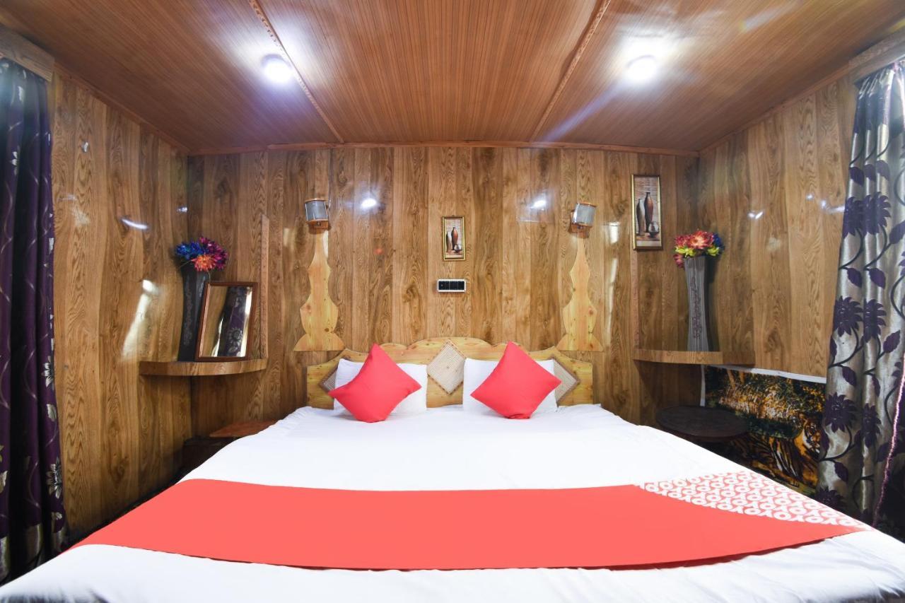 Oyo 66637 Merlin Group Of Houseboats Hotel Srīnagar Exterior foto
