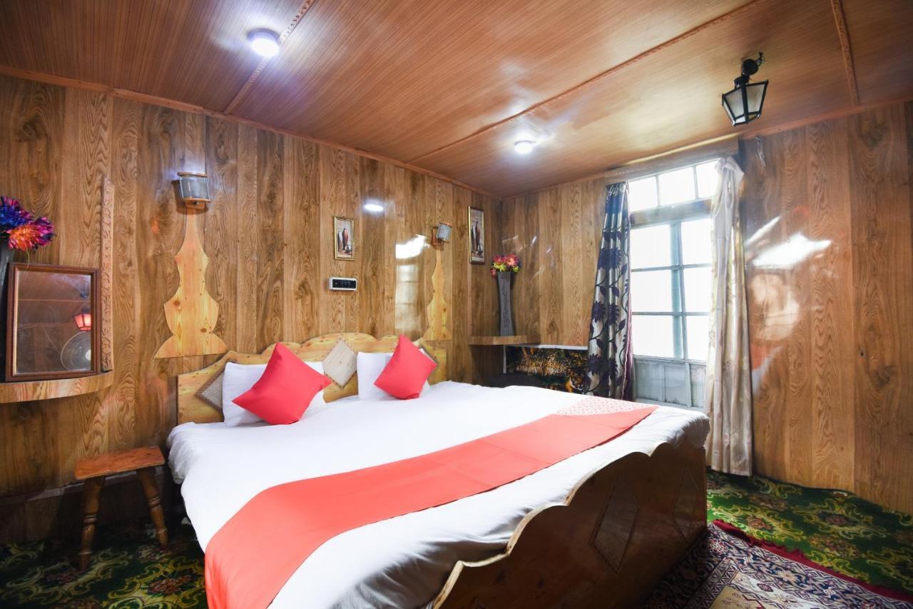 Oyo 66637 Merlin Group Of Houseboats Hotel Srīnagar Exterior foto